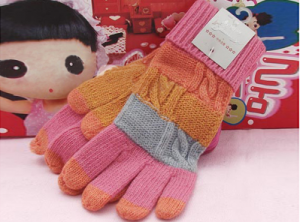 Knitted gloves